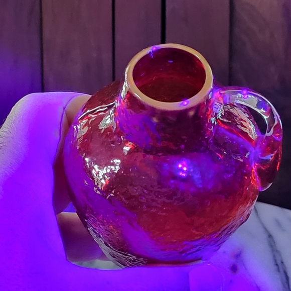 Elegant Red Glass Vase - Picture 13 of 16